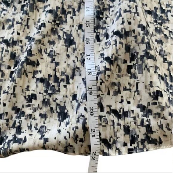 CAbi Shattered Button Blouse Style 3094 Gray Black Tan XSWomens Flowy - Picture 5 of 8